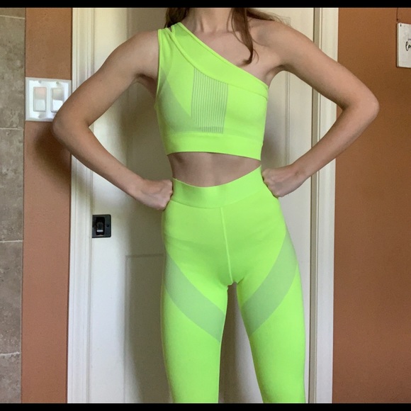 Fabletics Neon Set - Picture 5 of 10
